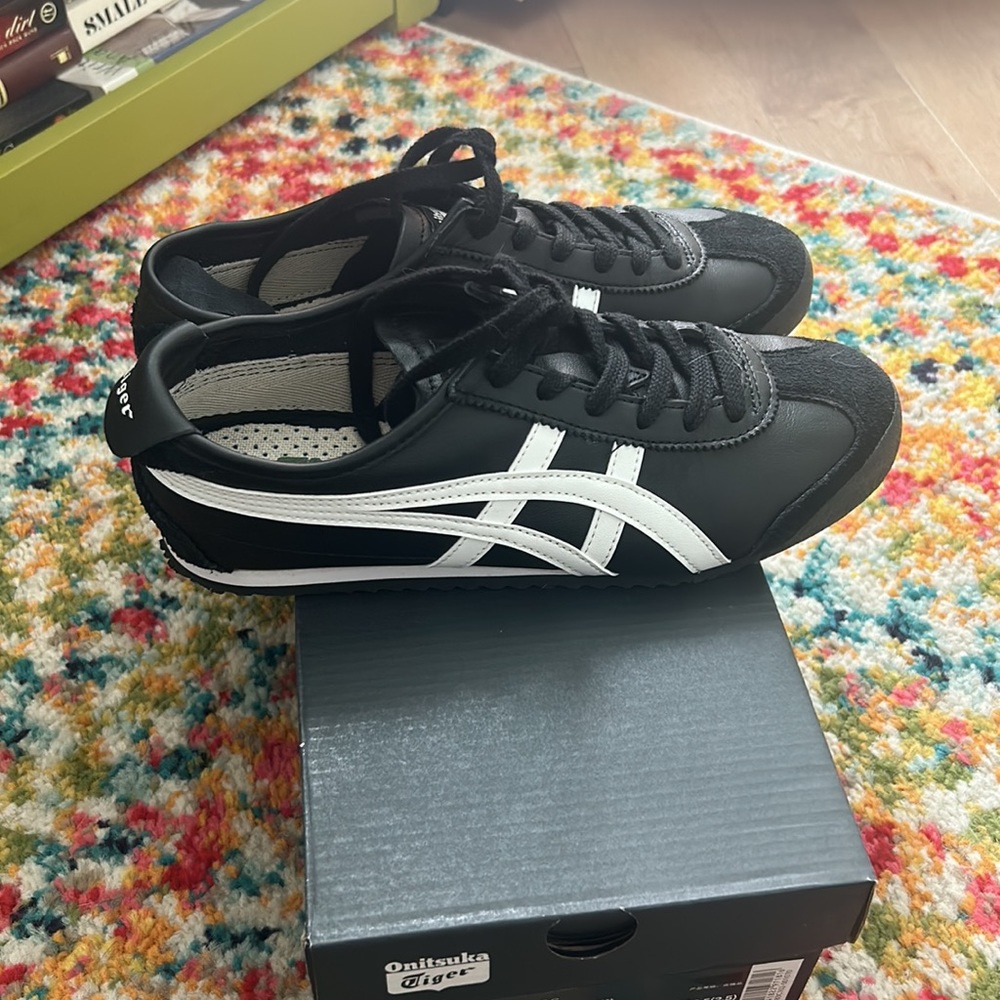 NEW Tiger Onitsuka Mexico 66, men’s 7 / EU 40
